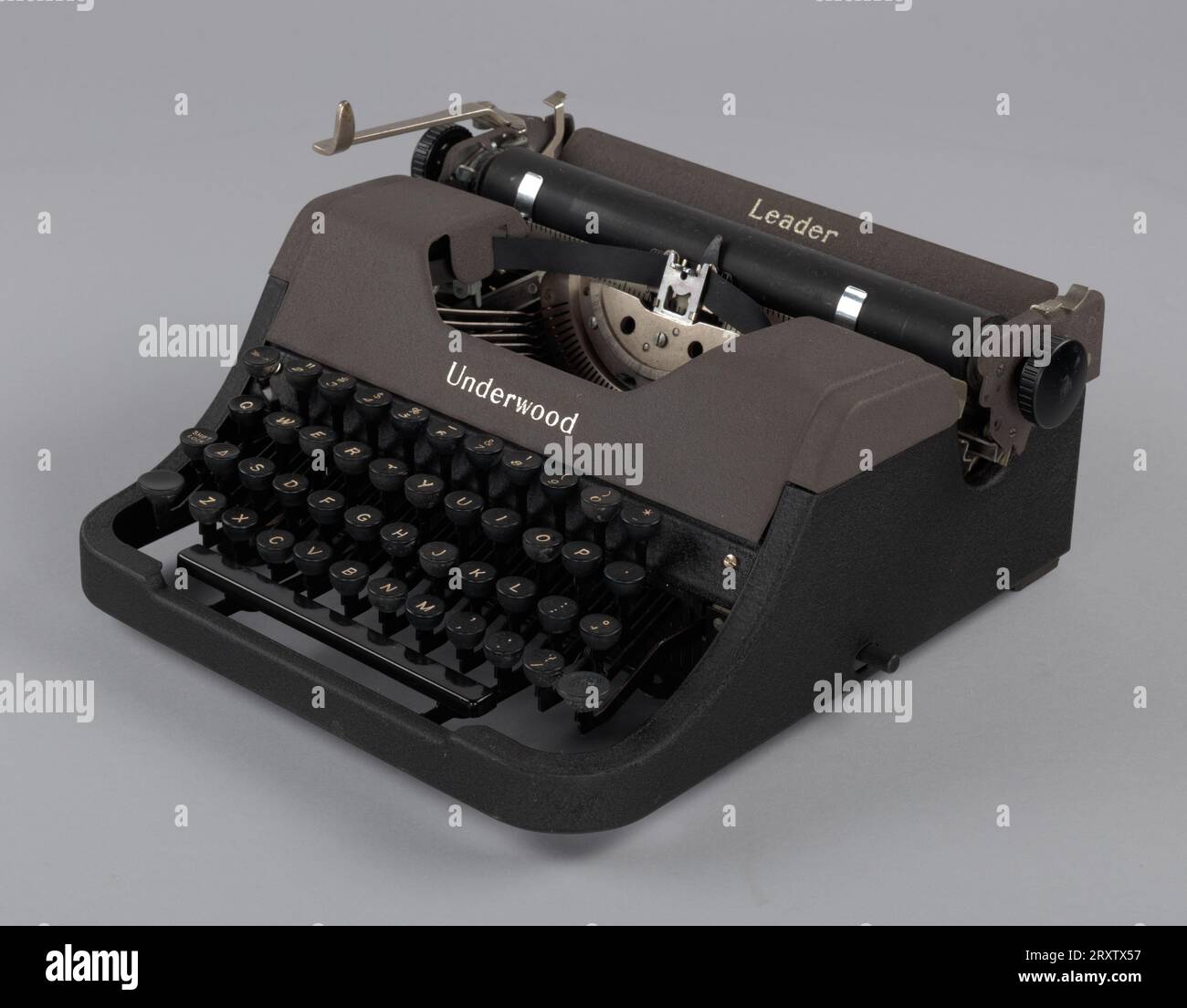 Underwood typewriter and case ca. 1950 Stock Photo Alamy