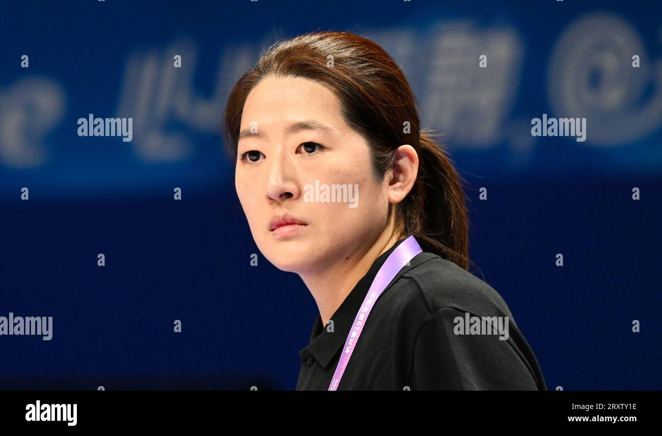 (230927) -- HANGZHOU, Sept. 27, 2023 (Xinhua) -- Head coach of Chinese Taipei Cheng Hui-Yun reacts during the Women's Preliminary Round Group C of Basketball between Chinese Taipei and the Democratic People's Republic of Korea (DPRK) at the 19th Asian Games in Hangzhou, east China's Zhejiang Province, Sept. 27, 2023. (Xinhua/Yang Guanyu) Stock Photo