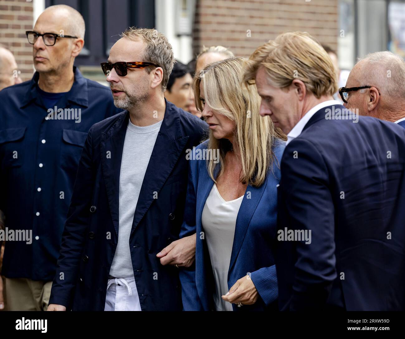 AMSTERDAM - Linda de Mol arrives at the Westerkerk for the funeral service of Erwin Olaf. The world-famous photographer died at the age of 64 while recovering from a lung transplant. ANP ROBIN VAN LONKHUIJSEN netherlands out - belgium out Stock Photo