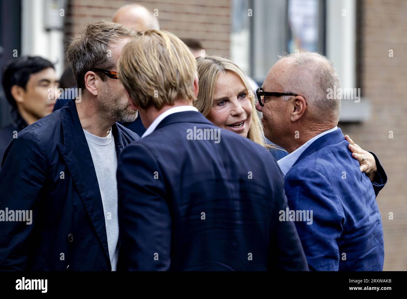 AMSTERDAM - Linda de Mol arrives at the Westerkerk for the funeral service of Erwin Olaf. The world-famous photographer died at the age of 64 while recovering from a lung transplant. ANP ROBIN VAN LONKHUIJSEN netherlands out - belgium out Stock Photo