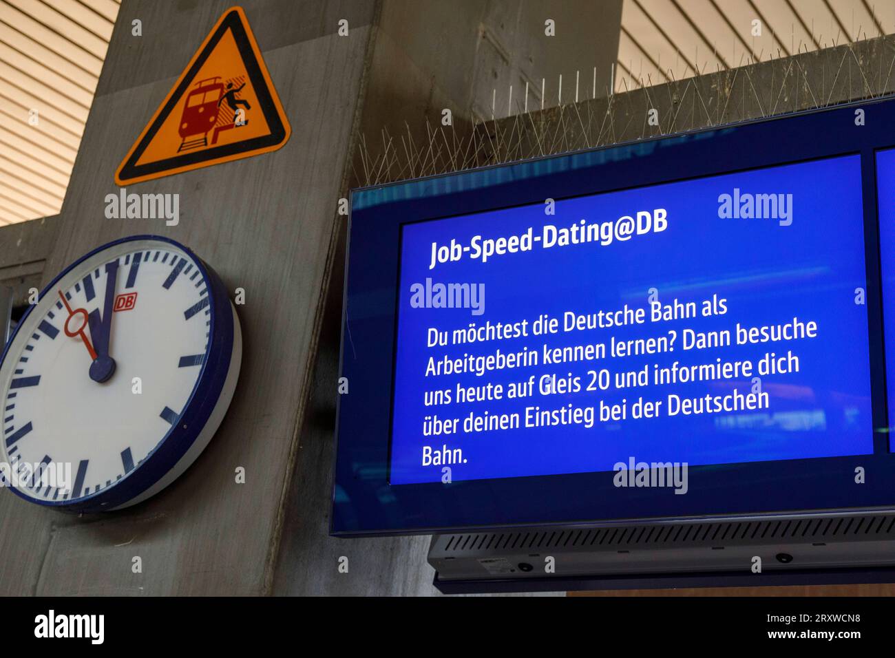 Bahnhof transportieren hires stock photography and images Alamy