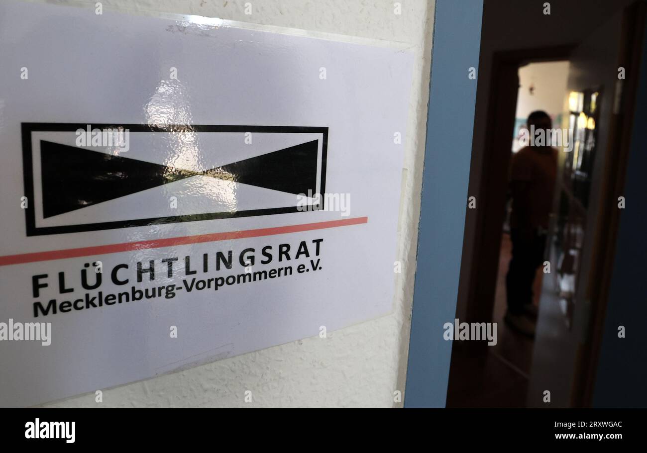 27 September 2023, Mecklenburg-Western Pomerania, Schwerin: The door ...