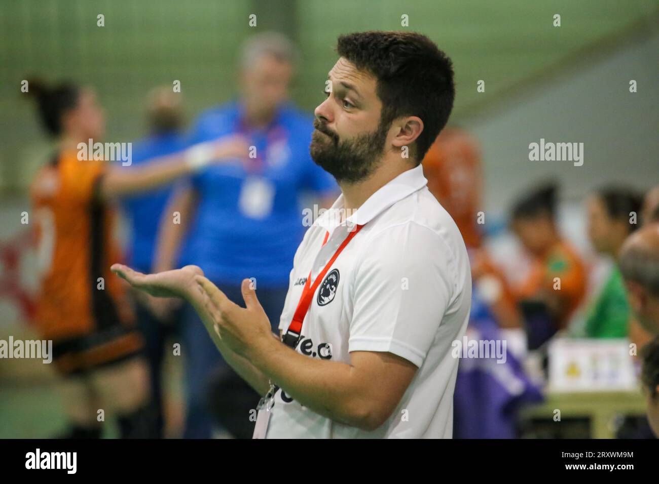 Gijon, Spain, 26th September, 2023: The coach of Motive.co Gijon Balonmano La Calzada, Mario Guillermo Algorri during the 8th Matchday of the Liga Guerreras Iberdrola 2023-24 between Motive.co Gijon Balonmano La Calzada and Super Amara Bera Bera , on September 26, 2023, at the La Arena Sports Pavilion, in Gijón, Spain. (Photo by Alberto Brevers / Pacific Press) Stock Photo