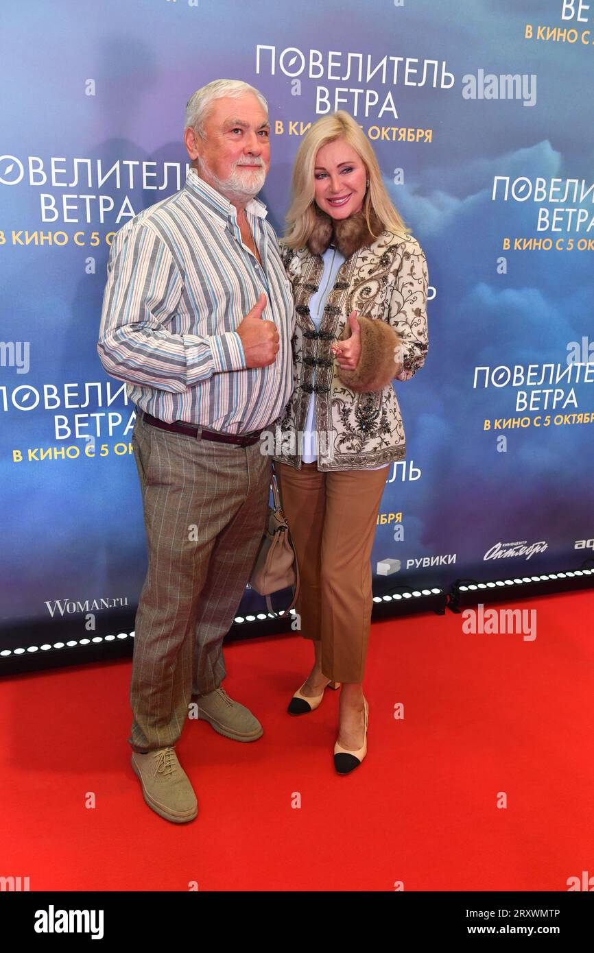 Xitoylik ayol juda kop boladi, uning mushukidan sperma oqib chiqadi. Rus jinsiy aloqa video