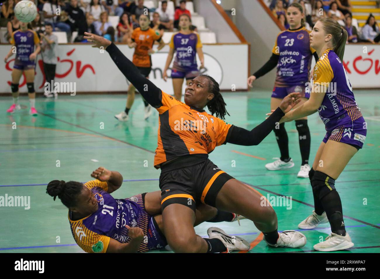 September 26, 2023, Gijon, Asturias, Spain: Gijon, Spain, 26th September, 2023: Super Amara Bera Bera player, Lyndie Tchaptchet (20) shoots on goal against the defense of Juceleyde Pereira (21, L) and Dorottya Margit Zentai (66, R) during the 8th Matchday of the Iberdrola Guerreras League 2023-24 between Motive.co Gijon Balonmano La Calzada and Super Amara Bera Bera, on September 26, 2023, at the La Arena Sports Pavilion, in GijÃ³n, Spain. (Credit Image: © Alberto Brevers/Pacific Press via ZUMA Press Wire) EDITORIAL USAGE ONLY! Not for Commercial USAGE! Stock Photo
