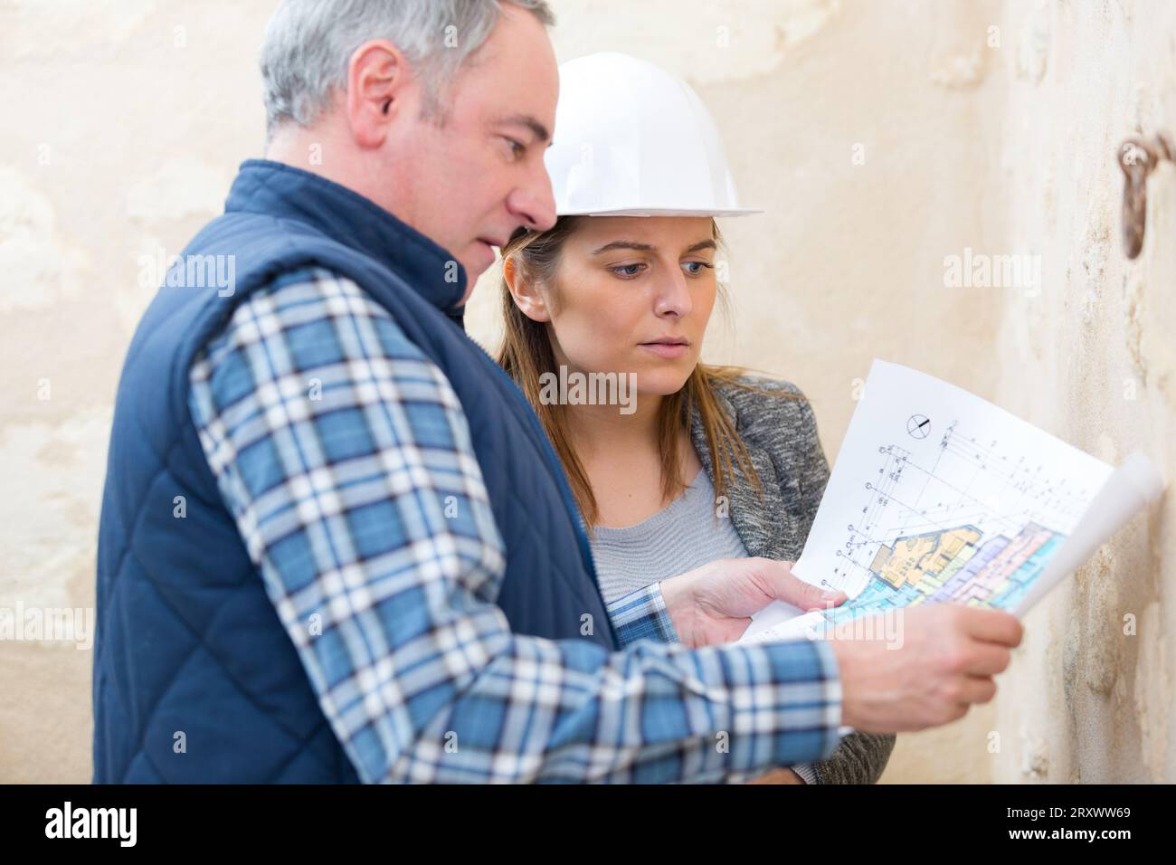 architect on site discussing plans with builder Stock Photo
