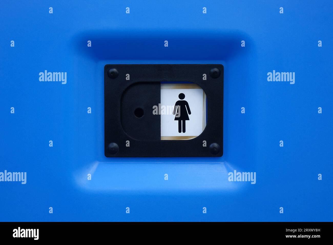 Toilette mit Piktogramm Toilette mit Piktogramm, 23.09.2023, Borkwalde, Brandenburg, An einer Toilette befindet sich das Piktogramm einer Frau. *** Toilet with pictogram Toilet with pictogram, 23 09 2023, Borkwalde, Brandenburg, On a toilet there is a pictogram of a woman Stock Photo