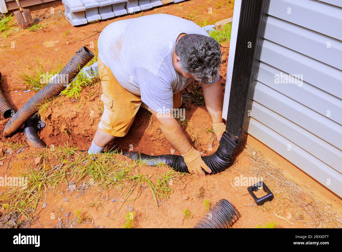 Flexible gutter extension drainage pipe connector downspout