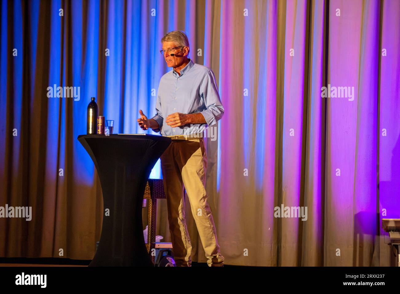 Journalist and author Ernst Wolff gives a lecture in Bad Dürkheim in the Palatinate. In his speeches and articles, mostly published in alternative med Stock Photo