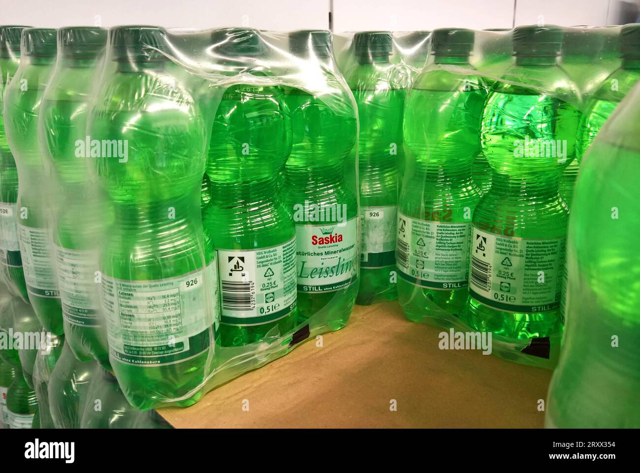 Water bottlers hi-res stock photography and images - Alamy