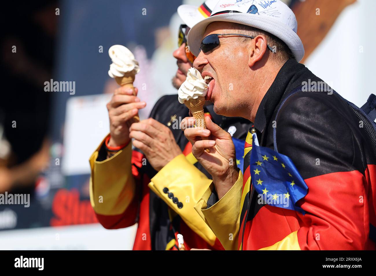 Ice club rome hi-res stock photography and images - Alamy, image size:1300x956