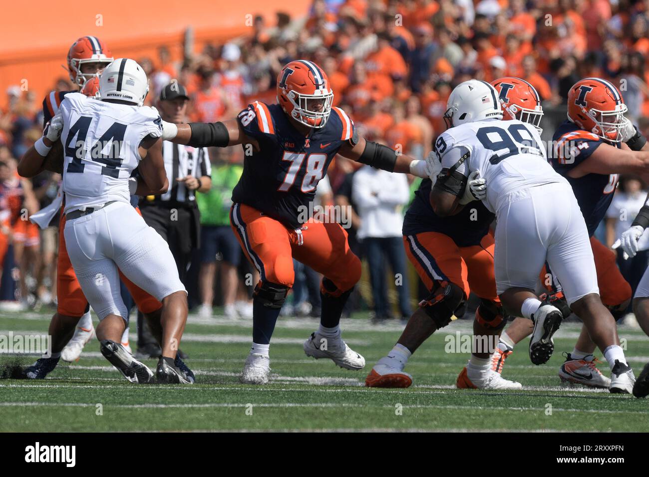 CHAMPAIGN, IL - SEPTEMBER 16: Illinois Fighting Illini Wide