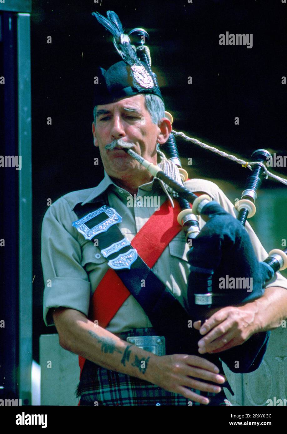 Scottish bagpipes player Edingburgh, Scotland, Scottish bagpipes player