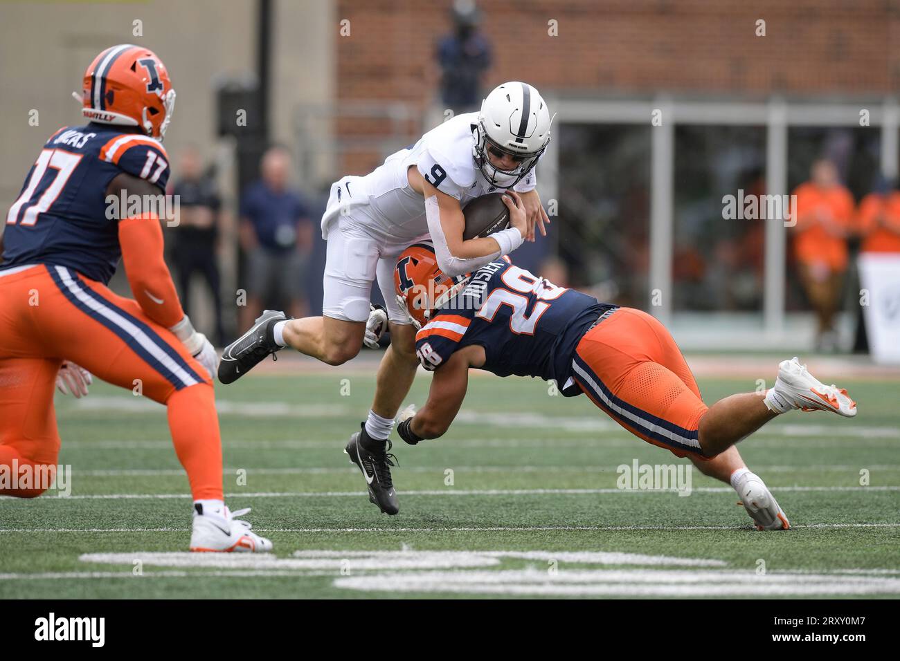 CHAMPAIGN, IL - SEPTEMBER 16: Illinois Fighting Illini Quarterback