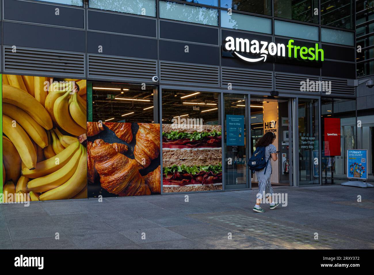 Amazon Fresh Store UK - Amazon Fresh Shop at Euston Tower 296 Euston Rd London. Stock Photo