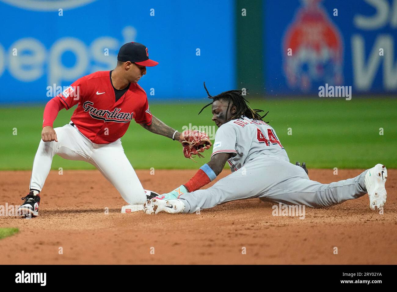 Cincinnati Reds' Elly De La Cruz, right, steals second base next to