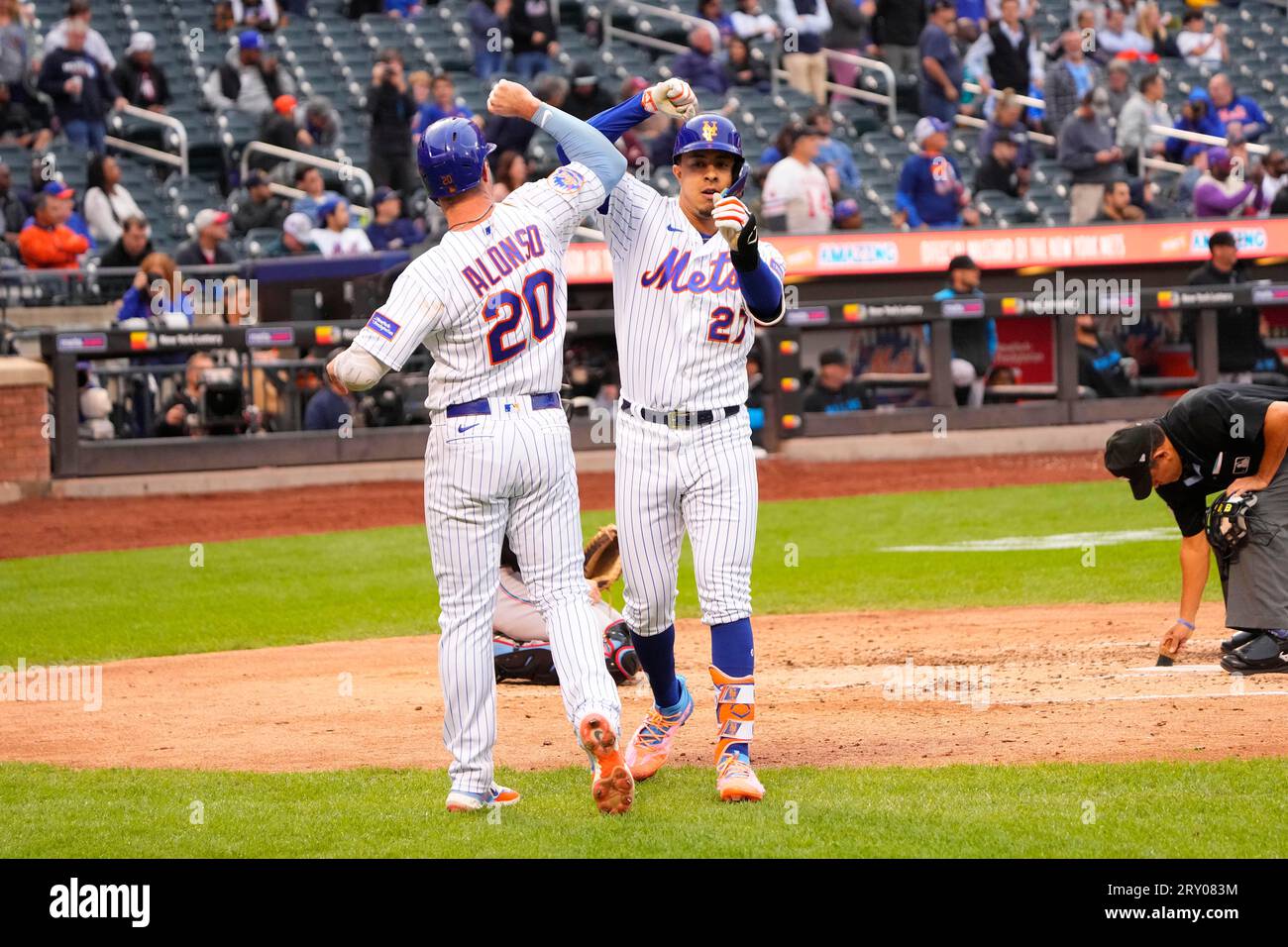 FLUSHING, NY - SEPTEMBER 27: New York Mets First Baseman Pete Alonso ...