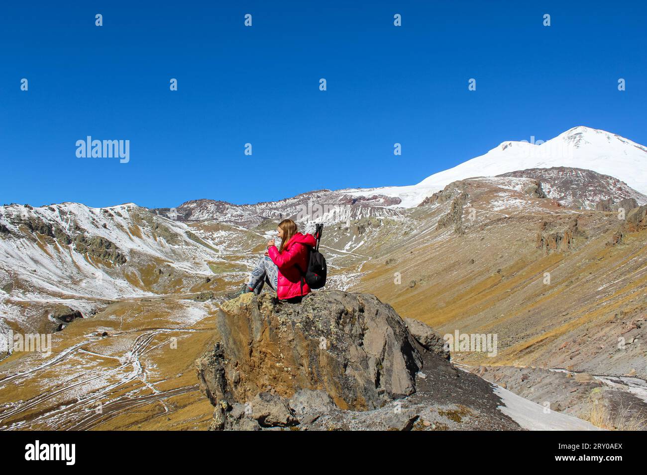 Girl sitting on cliff top hi-res stock photography and images - Alamy