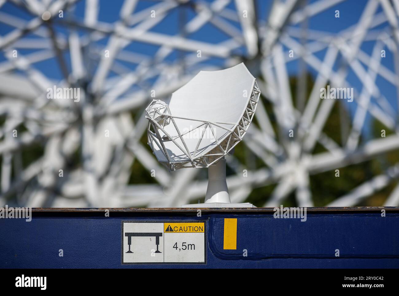 26 September 2023, Saxony, Schkeuditz The model of an 18meter