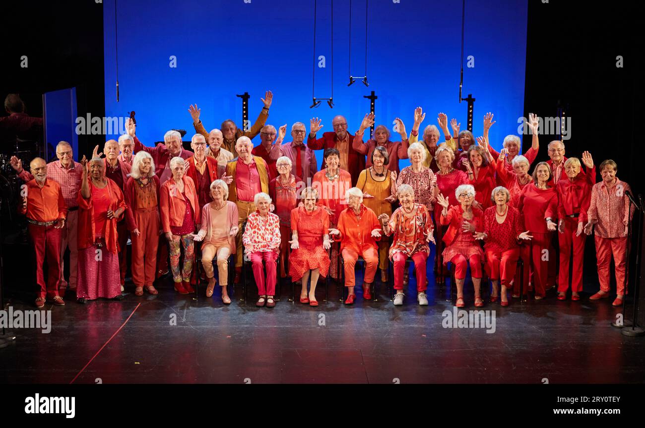 PRODUCTION - 26 September 2023, Hamburg: Members of the Hamburg 'Heaven Can Wait' choir stand on stage during a photo session at the St. Pauli Theater. (to dpa 'Ten years of 'Heaven Can Wait' choir - Generation 70+ sings and rocks') Photo: Georg Wendt/dpa Stock Photo