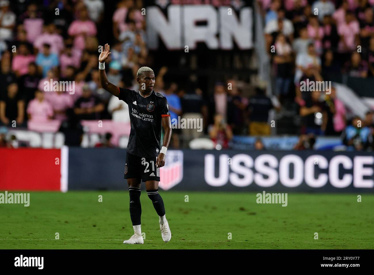 Houston Dynamo forward Nelson Quiñónes (21) gestures in the first half