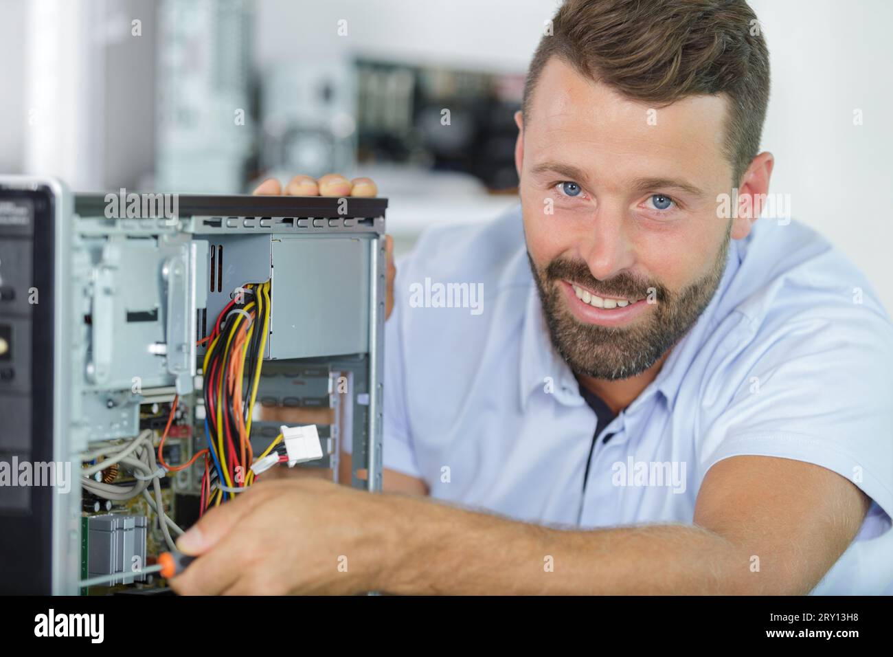 computer engineer working on broken pc Stock Photo - Alamy