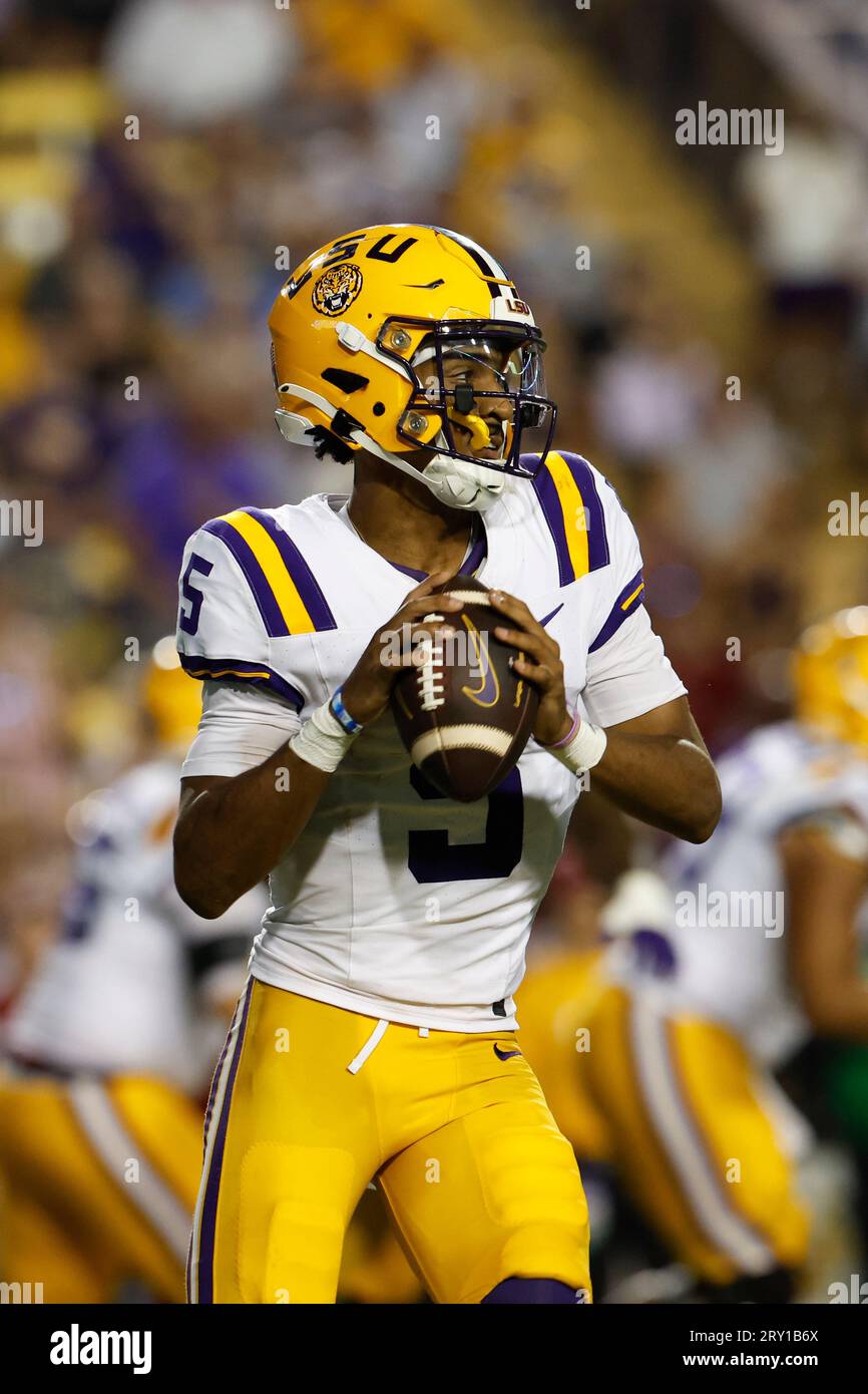 LSU quarterback Jayden Daniels (5) looks to pass during an NCAA college ...