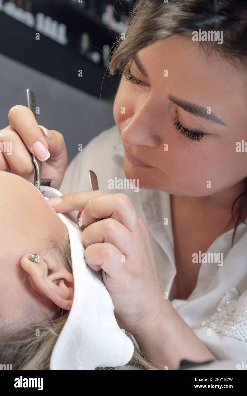 Lashmaker hi-res stock photography and images - Alamy