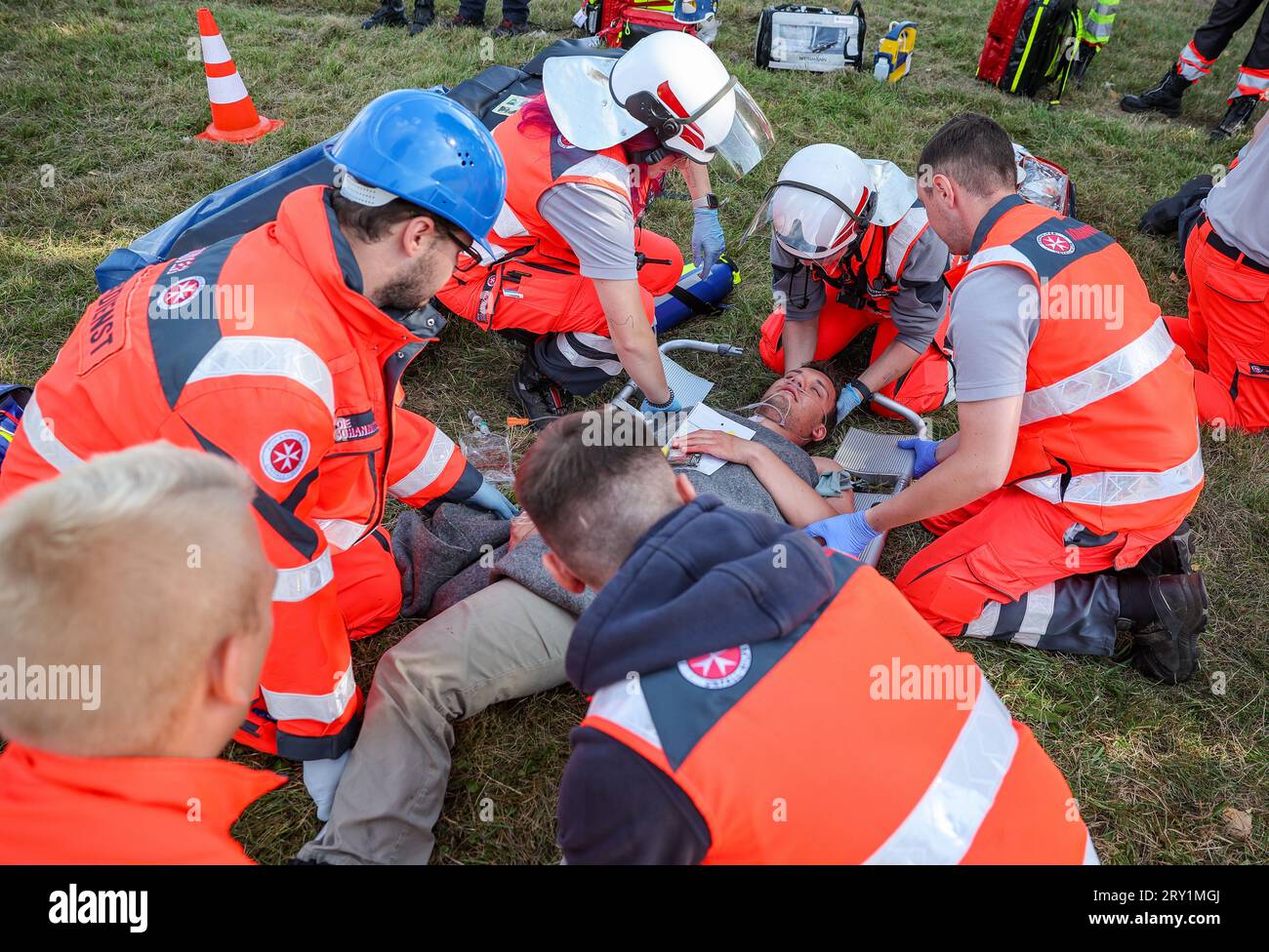 Paramedics from st johns ambulance hi-res stock photography and images ...