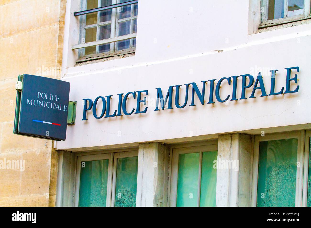Police office building hi-res stock photography and images - Alamy
