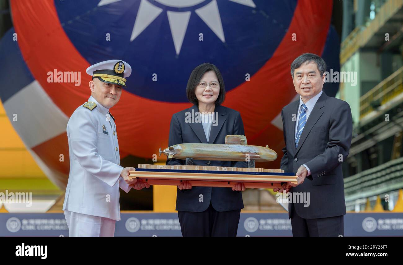 Kaohsiung, Republic of China. 28 September, 2023. Taiwan President Tsai Ing Wen, center, poses with a ship model alongside ROC Navy Commander Admiral Tang Hua, left, and CSBC Chairman Cheng Wen-lon, during the launch ceremony for the new domestically-made Hai Kun diesel-electric submarine at the CSBC Corporation shipyard, September 28, 2023 in Kaohsiung, Taiwan.  Credit: Wang Yu Ching/ROC Office of the President/Alamy Live News Stock Photo