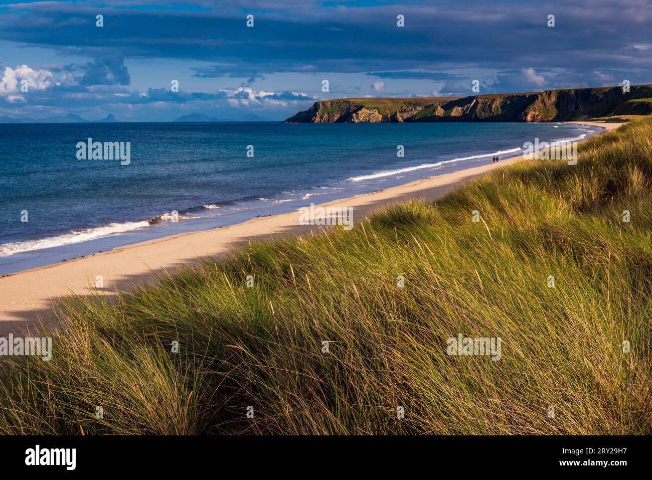 Traigh Mhor beach on the Isle of Lewis looking across to the mountains on the Scottish mainland Stock Photo