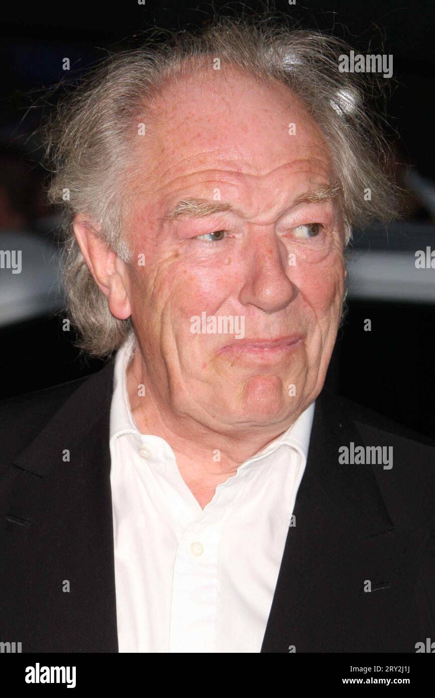 **FILE PHOTO** Michael Gabon Has Passed Away. Michael Gambon attends the North American premiere of Warner Bros. Pictures' 'Harry Potter and the Half-Blood Prince' at the Ziegfeld Theatre in New York City on July 9, 2009. Photo Credit: Henry McGee/MediaPunch Stock Photo