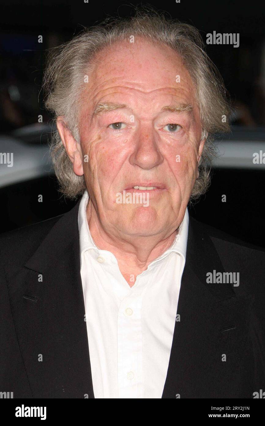 **FILE PHOTO** Michael Gabon Has Passed Away. Michael Gambon attends the North American premiere of Warner Bros. Pictures' 'Harry Potter and the Half-Blood Prince' at the Ziegfeld Theatre in New York City on July 9, 2009. Photo Credit: Henry McGee/MediaPunch Stock Photo