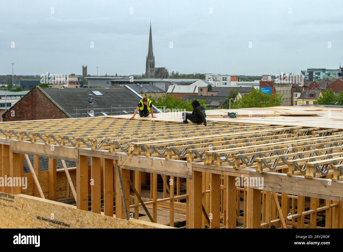Extraordinary timber roof extension underway on city centre building in Preston. The elevation uses waterproof SterlingOSB Zero timbers and lattice roof trusses to support. Stock Photo