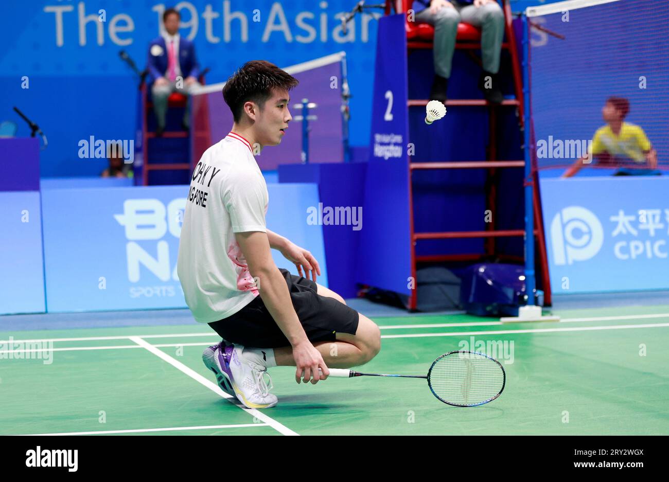 Loh Kean Yew jokes with Asian Games silver medal at Changi Airport