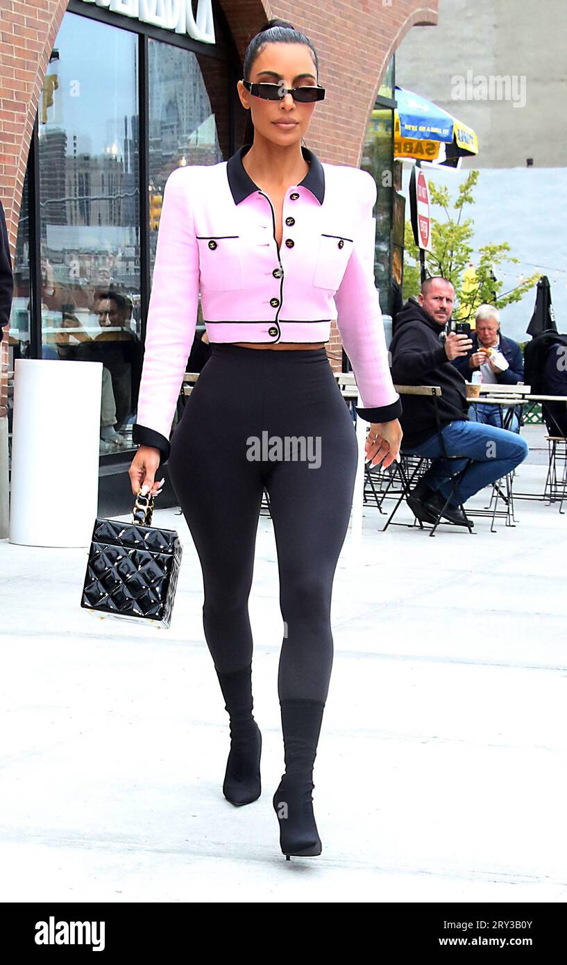 New York, NY, USA. 28th Sep, 2023. Kim Kardashian seen walking by Tsuta Restaurant in Brooklyn, New York City on September 28, 2023. Credit: Rw/Media Punch/Alamy Live News Stock Photo