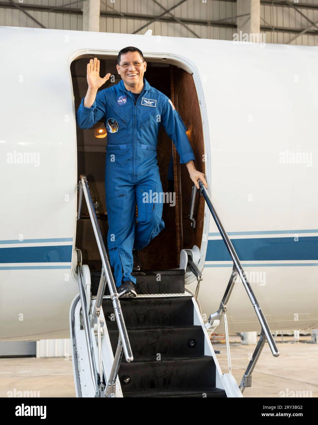 Houston, United States. 28th Sep, 2023. NASA astronaut Frank Rubio waves as he steps off an aircraft upon arriving home to the Johnson Space Center at Ellington Field, September 28, 2023 in Houston, Texas. Rubio set a new American record for the most time in space spending 371 days in space aboard the International Space Station. Credit: Robert Markowitz/NASA/Alamy Live News Stock Photo