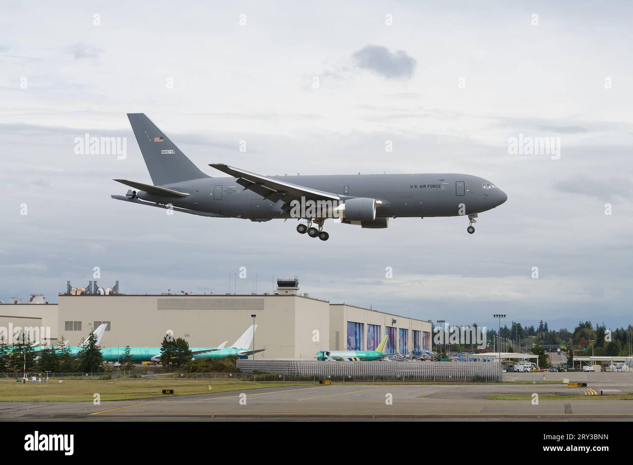 Everett, WA, USA - September 26, 2023; U.S. U.S. Air Force KC-46A Pegasus refueling tanker landing at Boeing manufacturing factory Stock Photo