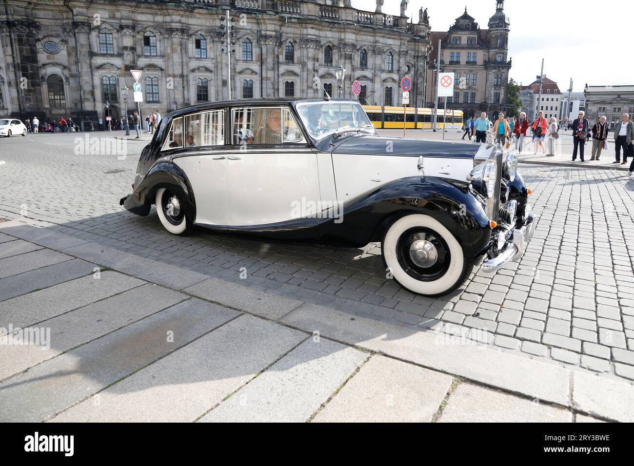Die Braut kamm mit diesem  Rolls Royce bei der Ankunft zur Trauung von Maria Teresita Prinzessin von Sachsen und Graf Beryl Alexandre de Saporta in de Stock Photo