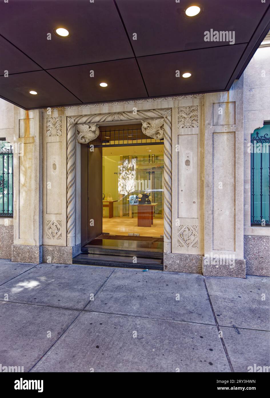 Emery Roth designed Hampton House, an Upper East Side landmark, using ...