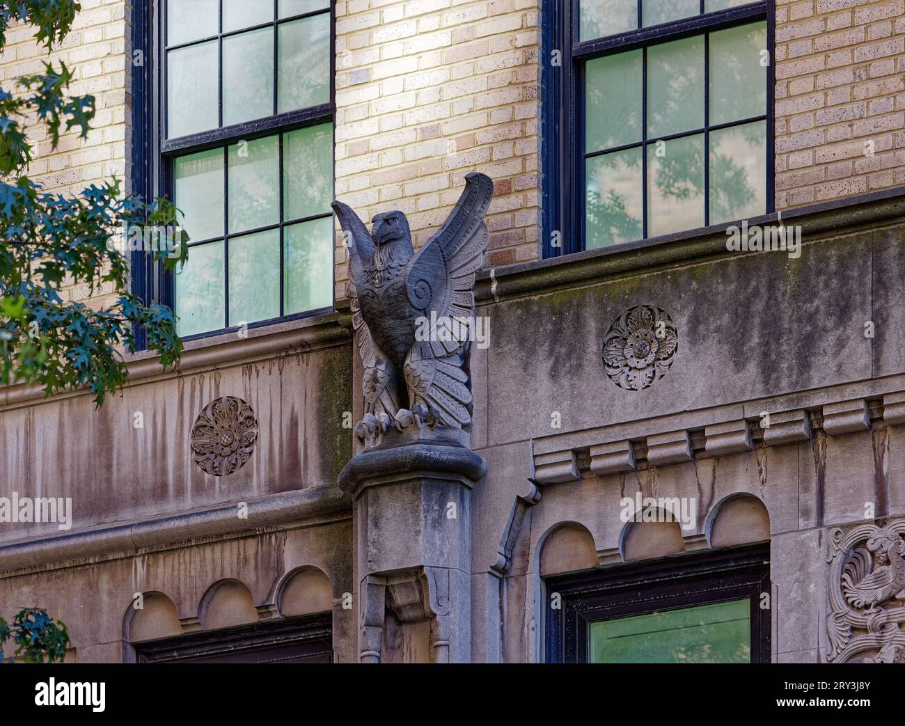 Emery Roth designed Hampton House, an Upper East Side landmark, using ...