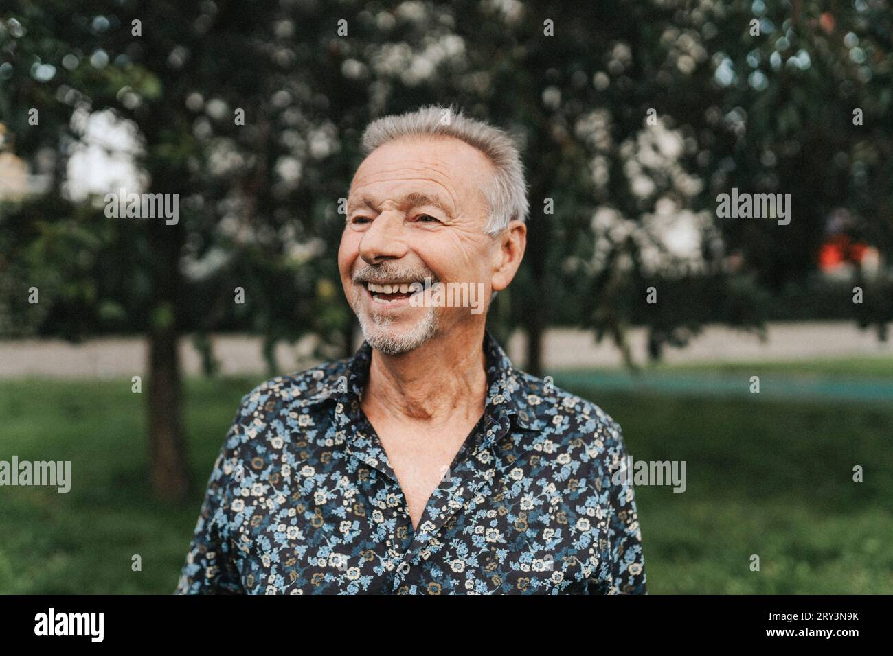 Happy man park hi-res stock photography and images - Alamy