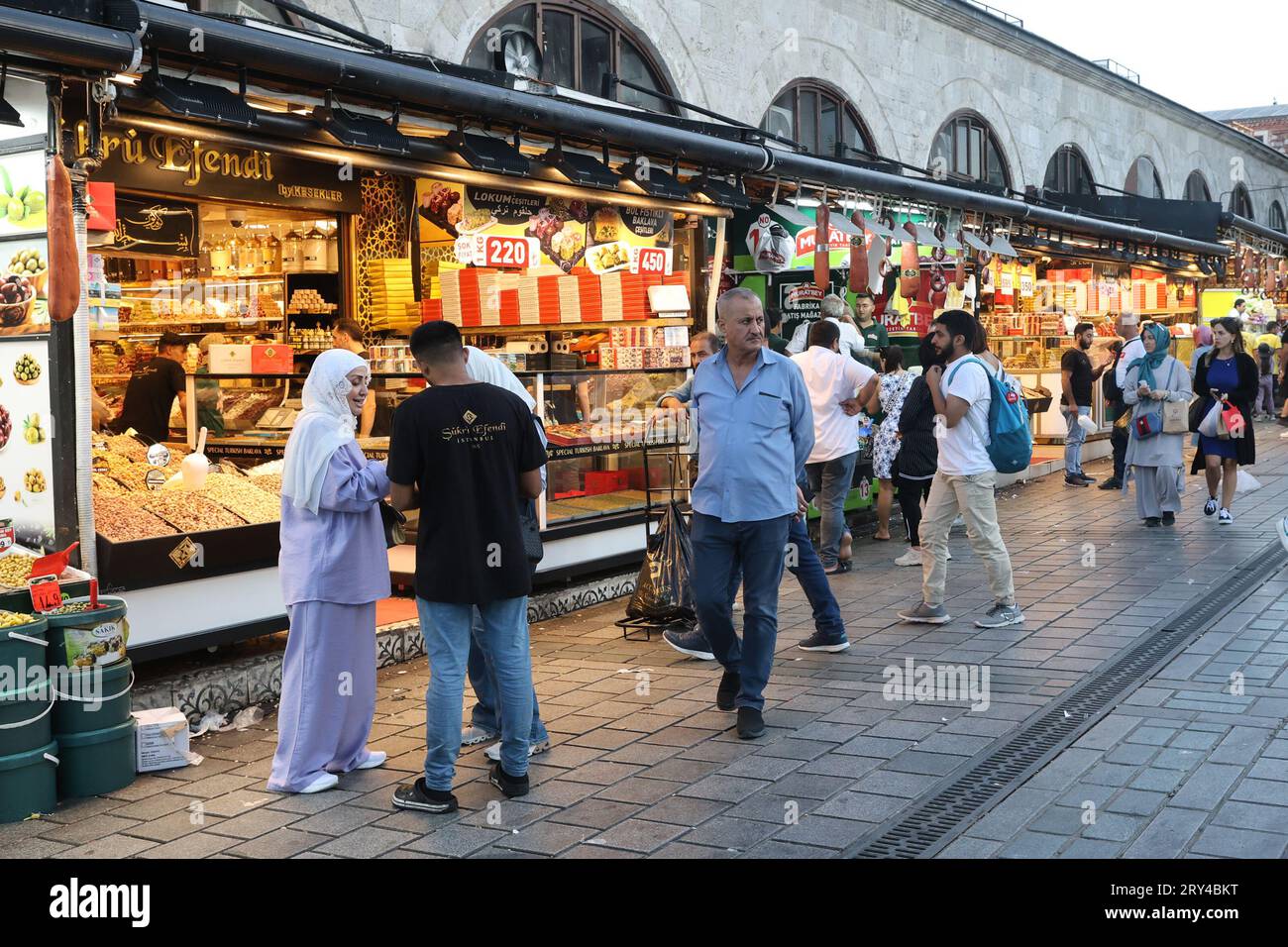 Shops in the bazaar in the Eminönü district of Istanbul, Turkey Stock Photo