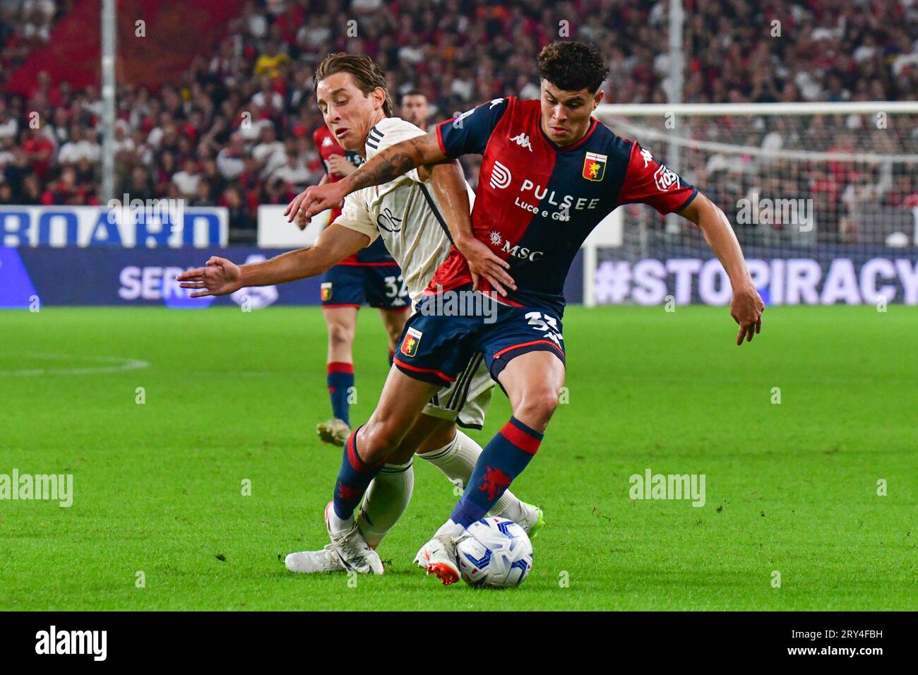 Genoa, Italy. 28th Sep, 2023. Bove contrast Matturro - Genoa-Roma - Serie A during Genoa CFC vs AS Roma, Italian soccer Serie A match in Genoa, Italy, September 28 2023 Credit: Independent Photo Agency/Alamy Live News Stock Photo