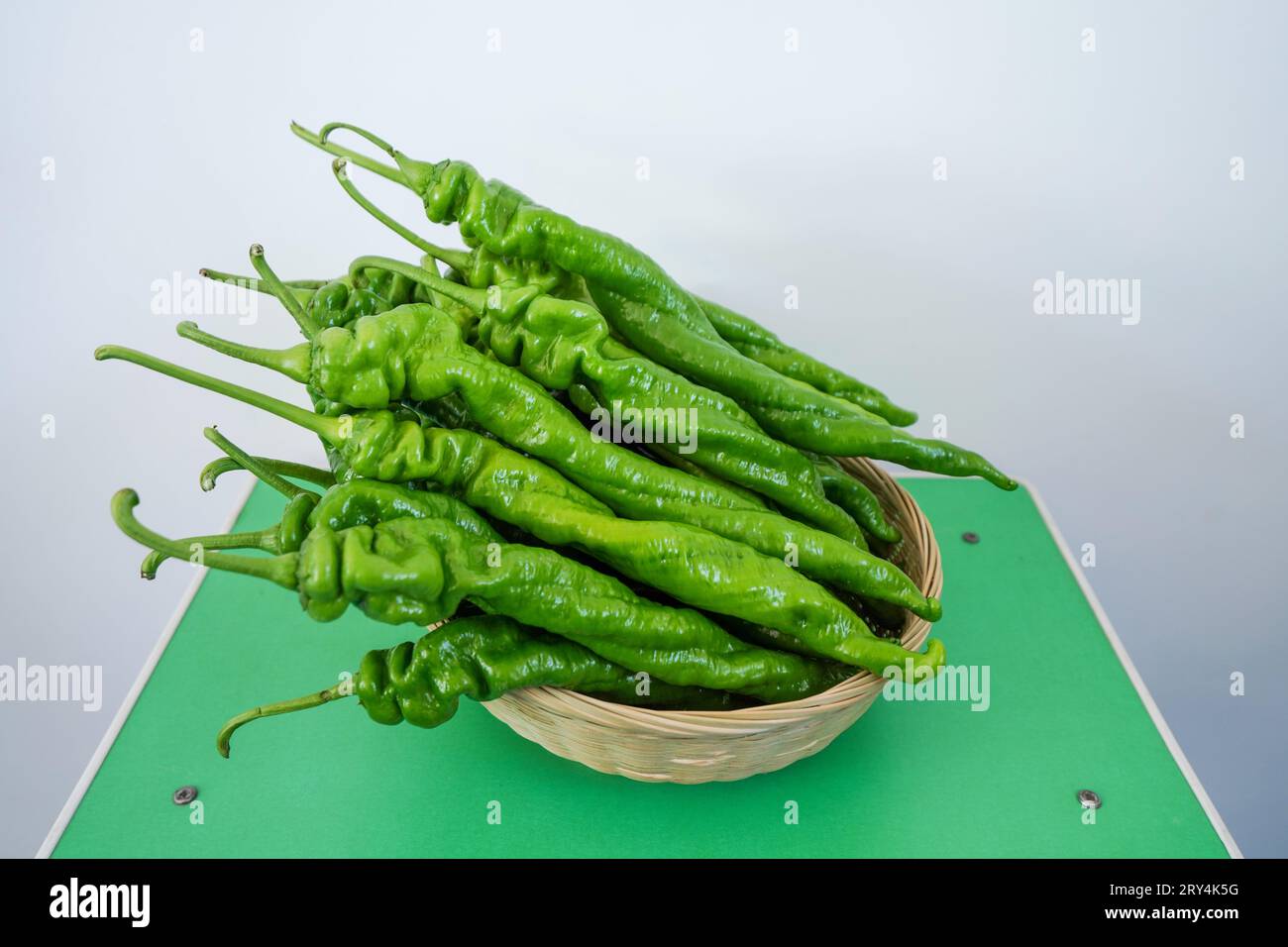Chilpete Vegetable close-up photo - chili peppers Stock Photo - Alamy