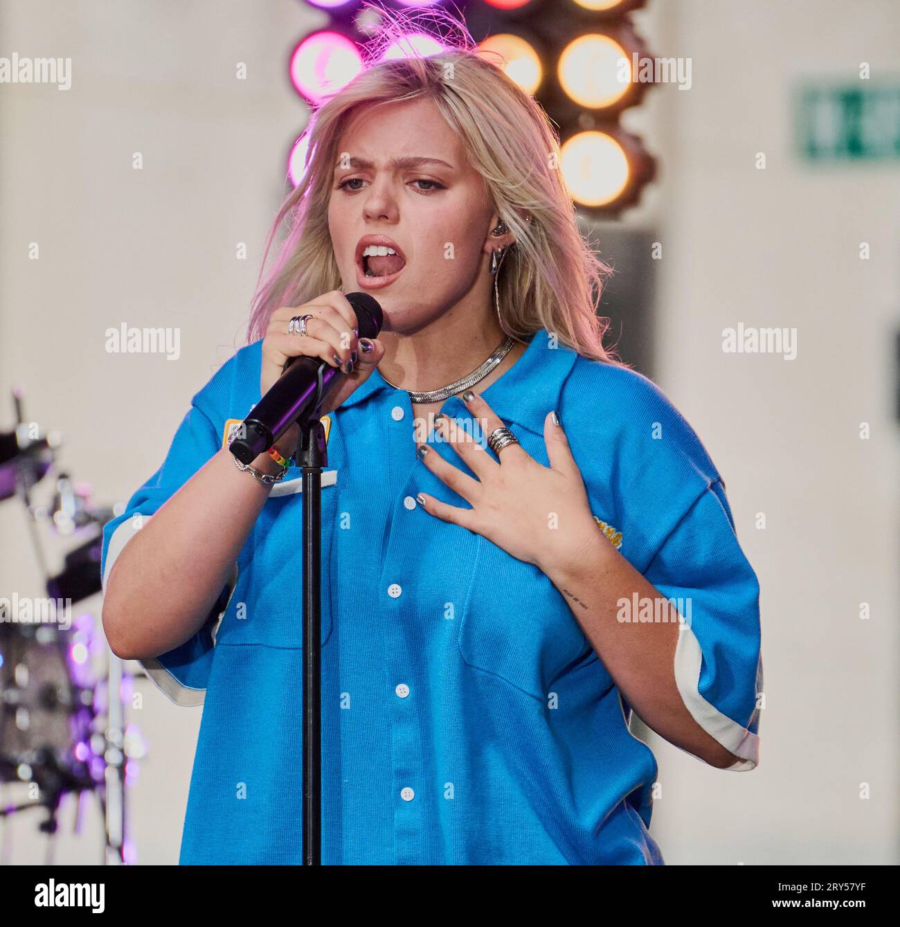 NEW YORK, NY, USA - JULY 28, 2023: Reneé Rapp Performs on NBC's 'Today' Show Concert Series at Rockefeller Plaza. Stock Photo