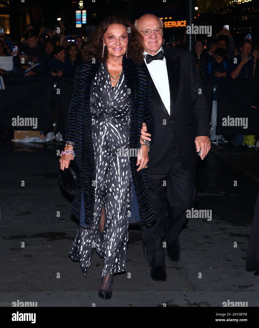 New York City, NY, USA September 28, 2023 Barry Diller and Diane von Furstenberg arrive at The 2023 Clooney Foundation for Justice's The Albies at The Public Library in New York City, NY, USA on September 28, 2023. Photo by Charles Guerin/ABACAPRESS.COM Credit: Abaca Press/Alamy Live News Credit: Abaca Press/Alamy Live News Stock Photo