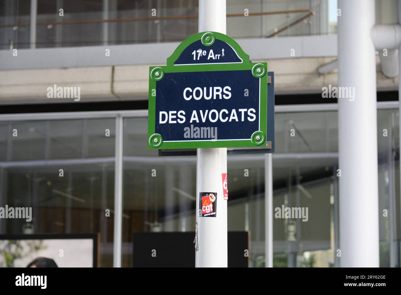 Paris, France. 28th Sep, 2023. Sign "Cours des lawyers" in front of the