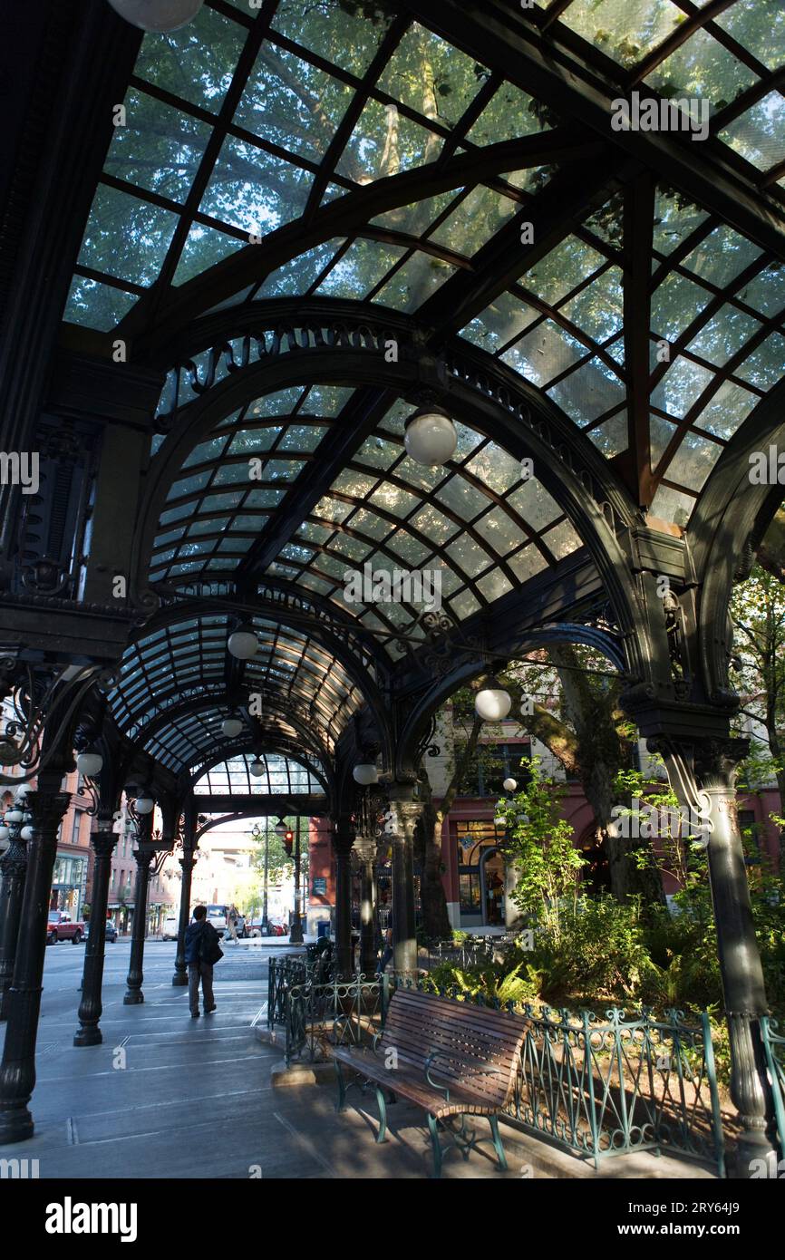 Victorian pergola hi-res stock photography and images - Alamy